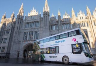 İskoçya, Dünyanın İlk Hidrojen Yakıtlı İki Katlı Otobüslerini Tanıttı