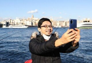 Zeytinburnu Belediye Başkanı, Japon YouTuber Enomoto’ya Zeytinburnulu Unvanı Verdi