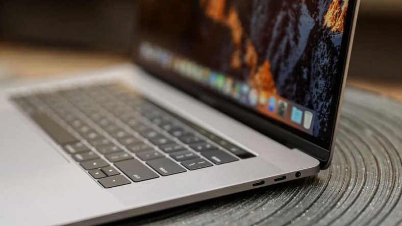 Apple Geri Adım Atıyor: SD Kart Okuyucu ve HDMI Girişi MacBook Pro'ya Geri Dönüyor