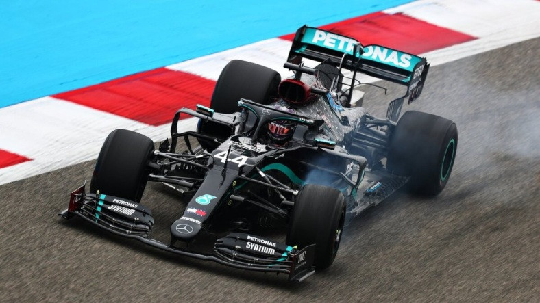 Hamilton Beye Opsiyonlanmıştır: Formula 1'de Motorların Gelişimi 2022'de Dondurulacak