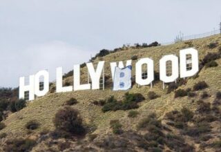 Instagram’a Karşı Sansür Eylemi: Hollywood Yazısı, Hollyboob (Kutsal Meme) Olarak Değiştirildi