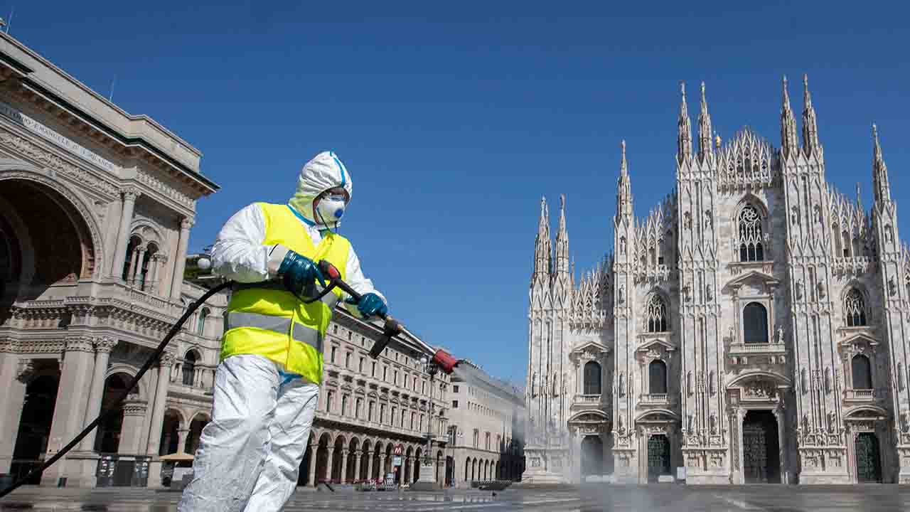 İtalya'da koronavirüse yakalanmak yasaklandı