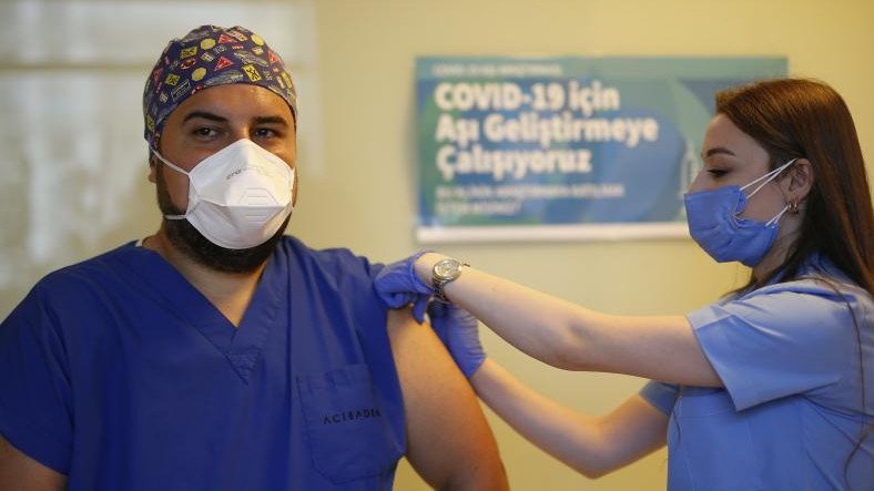 Sağlık Bakanlığının, Toplam Kaç Kişinin COVID-19 Aşısı Olduğunu Gösteren Sitesi