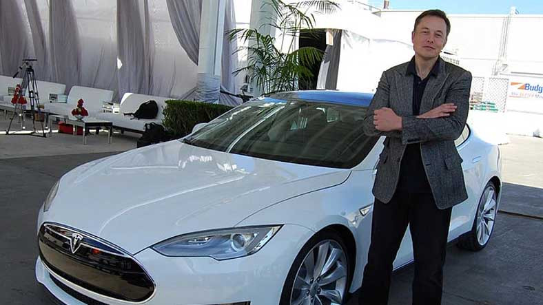 Elon Musk, Tesla'nın Kullanıcı Verilerini Neden Kimseyle Paylaşmayacağını Açıkladı