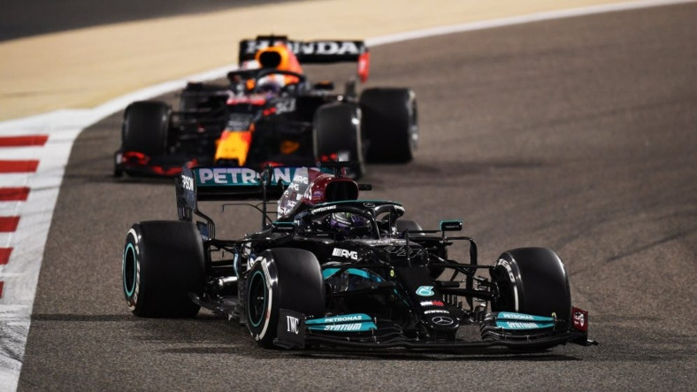 Formula 1'de 2021 Yılının İlk Yarışını Rekor Kıran Hamilton Kazandı