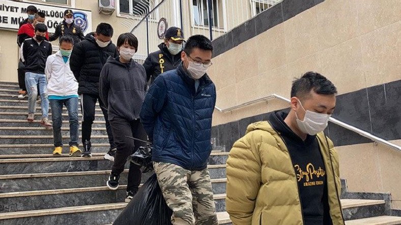 İstanbul'da Sahte Kripto Para Danışmanlığı Çetesine Operasyon Düzenlendi: 18 Çin Vatandaşı Gözaltına Alındı