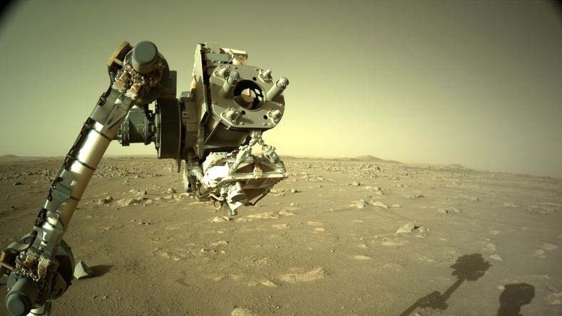 NASA, Perserverance'ın Robotik Kolunu Gösteren Yeni Görüntüler Paylaştı