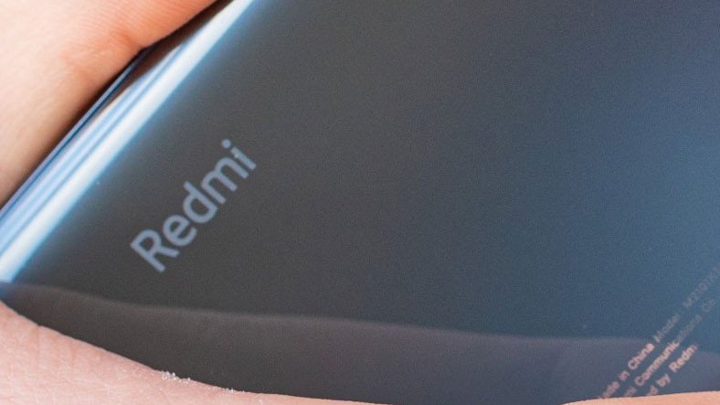 Redmi'nin Yakında Çıkaracağı Oyuncu Telefonu, Fiziksel Tuşlarla Birlikte Gelecek
