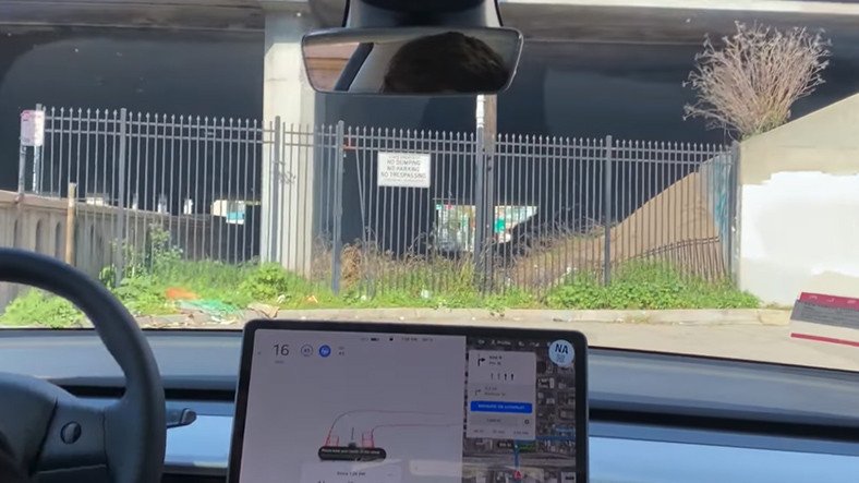 Tesla'nın Tam Otomatik Sürüş Beta Sistemi Gerçek Hayat Testinde Çuvalladı (Video)