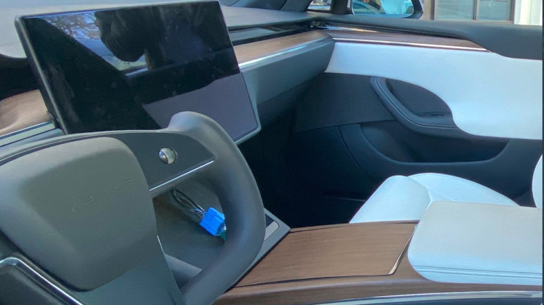Yenilenen Tesla Model S, Tartışmalı Yarım Direksiyon Simidiyle İlk Kez Görüldü