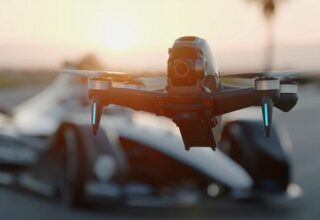 DJI’ın Yarış Drone’u FPV Bu Kez de Mercedes-EQ Formula E Takımı ile Pistte Bir Araya Geldi