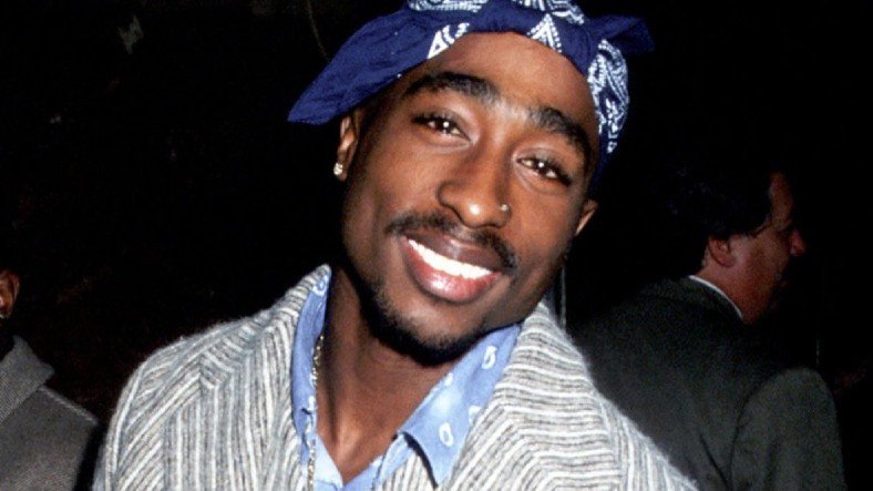 Dünyaca Ünlü Rapçi Tupac Shakur'un Genç Yaşında Öldürülmesi Hakkında İlginç Teoriler