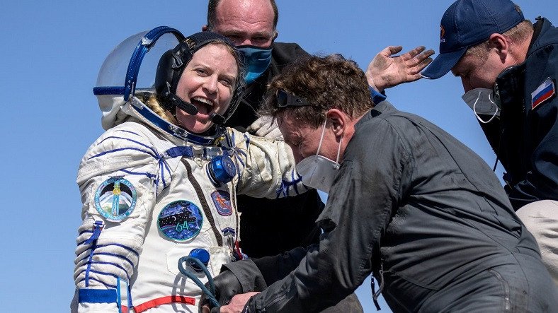 ISS'de Görev Yapan ROSCOSMOS ve NASA Astronotları, Soyuz Uzay Aracı ile Geri Döndü