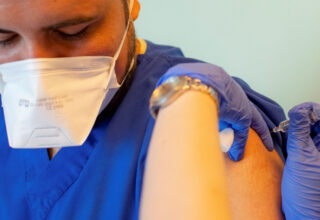 Türkiye’de Koronavirüs Aşısı Olduğu Halde Hastalığa Yakalananların Sayısı Açıklandı