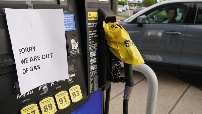 ABD'de Görülmemiş 'Benzin' Sıkıntısı: İnsanlar Benzini Torbalara Dolduruyor