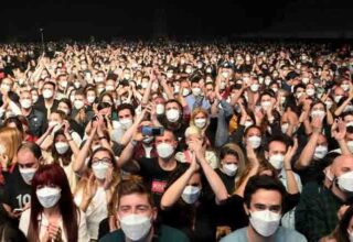 ABD’de İlginç Koronavirüs Aşı Kampanyası: Konser Bileti Aşı Olanlara 18 Dolar, Olmayanlara 1000 Dolar