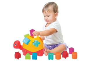 Bebeğinizin 1 Yaşına Kadar Keyifle Oynayabileceği Eğitici Oyuncak Tavsiyeleri