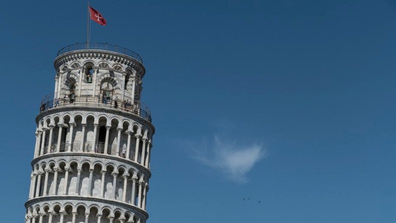 'Dünya Dönüyor' Dediği İçin İdam Edilen Galileo'nun 500 Yıl Sonra Ay'da Kanıtlanan Pisa Kulesi Deneyi