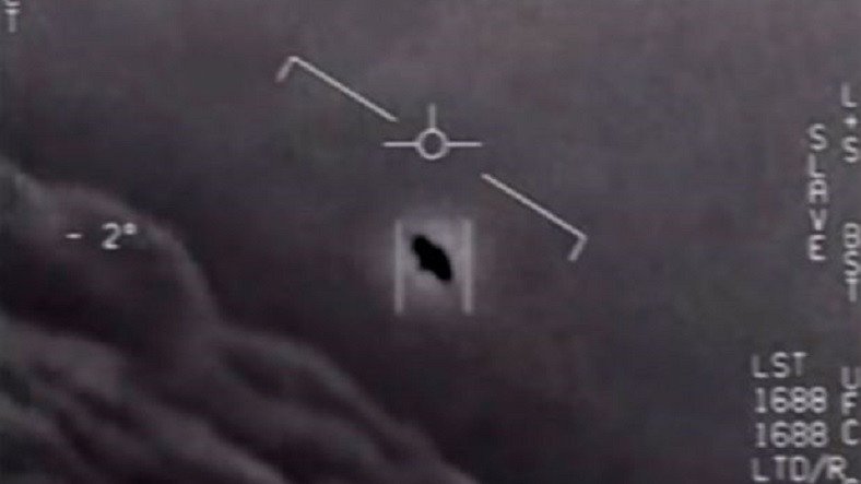Eski ABD Donanma Pilotu: Pentagon'un Yayınladığı Görüntülerdeki UFO'lar Ciddi Bir Güvenlik Sorunu