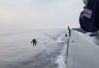 Kraliyet Donanması, Iron Man’den Farksız Jet Kıyafetleriyle Tatbikat Yaptı [Video]