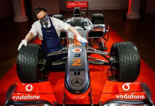 Lewis Hamilton’ın Türkiye Grand Prix’ini Kazanan F1 Otomobili Açık Artırmaya Çıktı