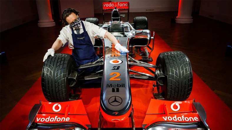 Lewis Hamilton'ın Türkiye Grand Prix'ini Kazanan F1 Otomobili Açık Artırmaya Çıktı