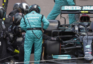 Mercedes’e Bir Önceki F1 Yarışında Kâbusu Yaşatan Lastik, Araçtan Hâlâ Çıkarılamadı