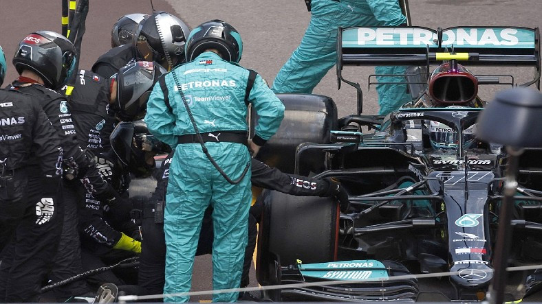 Mercedes'e Bir Önceki F1 Yarışında Kâbusu Yaşatan Lastik, Araçtan Hâlâ Çıkarılamadı