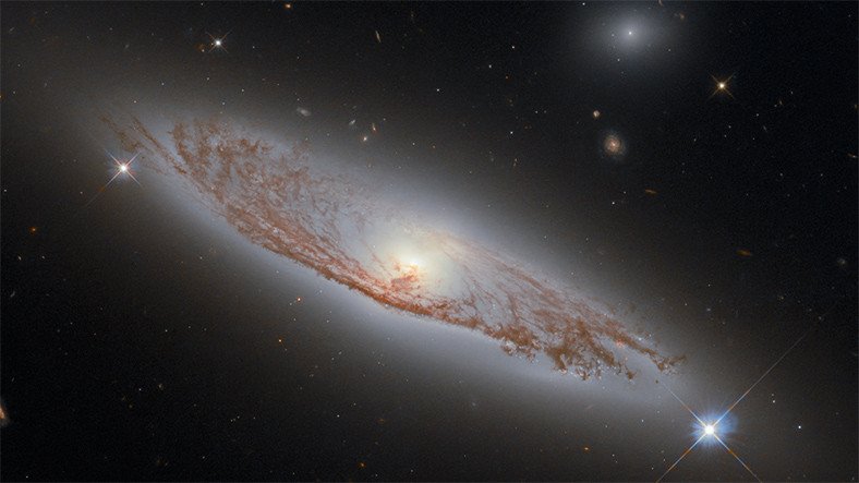 NASA, 150 Milyon Işık Yılı Uzaklıktaki Spiral Galaksinin Fotoğrafını Yayınladı