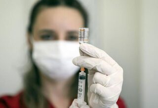 Sağlık Bakanı Fahrettin Koca, Aşı Sorununun Bittiğini Açıkladı: Haziranda 20 Yaş Üstü Herkes Aşılanacak