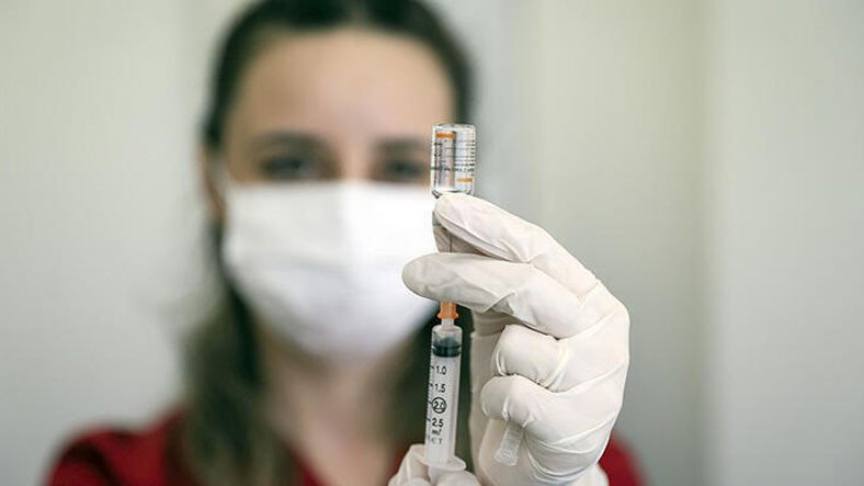 Sağlık Bakanı Fahrettin Koca, Aşı Sorununun Bittiğini Açıkladı: Haziranda 20 Yaş Üstü Herkes Aşılanacak