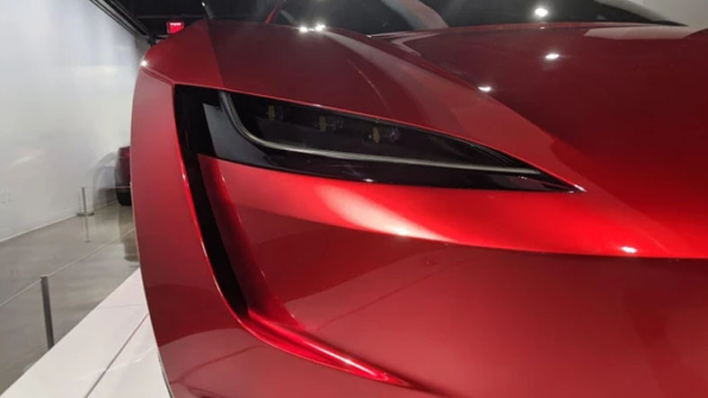Tesla'nın Süper Otomobili Roadster, SpaceX Paketi ile 1,1 Saniyede 100 km/sa Hıza Ulaşabilecek