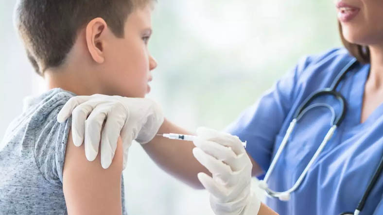 Uzmanlara Göre Türkiye'de Çocuklara COVID-19 Aşısı Ne Zaman Yapılacak?