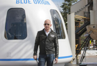 Blue Origin’in Kurucusu Jeff Bezos, Kardeşiyle Birlikte Uzaya Çıkacak
