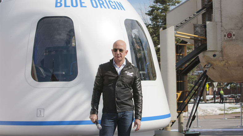 Blue Origin’in Kurucusu Jeff Bezos, Kardeşiyle Birlikte Uzaya Çıkacak