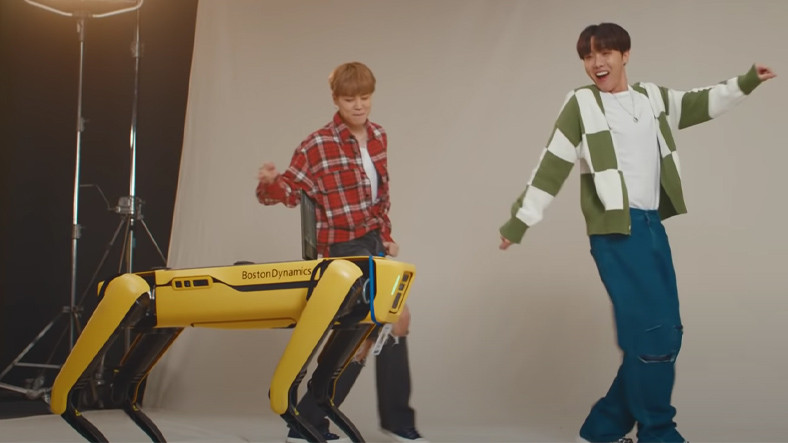 İnternet Aleminin Sevilen Robot Köpeği Spot, BTS Üyeleriyle Dans Etti