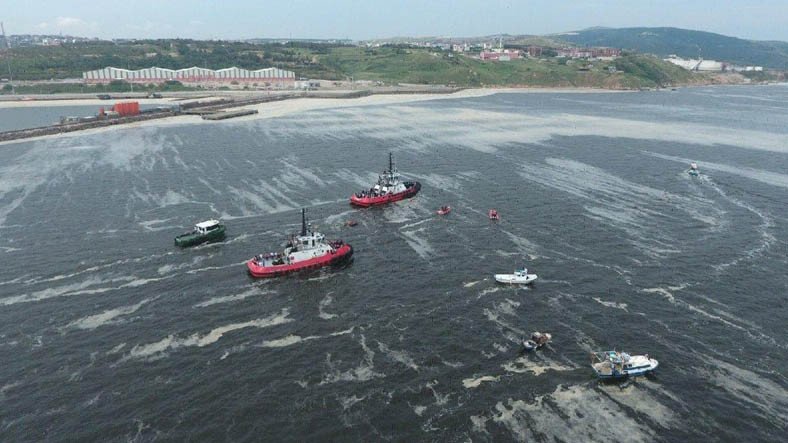 Müsilajla Mücadele Kapsamında Marmara Denizi'nin Bazı Bölgelerine 'Oksijen' Verilecek
