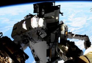 NASA, Uluslararası Uzay İstasyonu’nda Uzay Yürüyüşüne Çıkan Astronotların Görüntüsünü Paylaştı [Video]