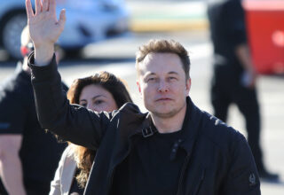 Özgürleşmek İçin Varlıklarından Kurtulan Elon Musk, Son Evini de Satacağını Duyurdu