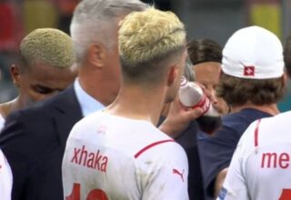 Ronaldo’nun Sinirden Eli Ayağı Titriyor: İsviçreli Futbolcu, Penaltı Atışları Öncesi Coca-Cola Şişesini Kafaya Dikti