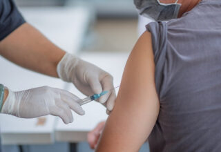 Sağlık Bakanı Koca’dan Aşı Açıklaması: 40 Yaş ve Üzerine Aşı Sırası Geldi