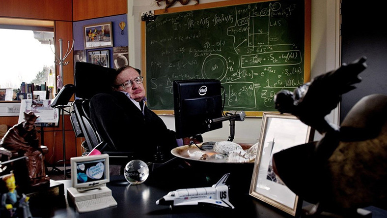 Ünlü Bilim İnsanı Stephen Hawking'in Mirası Paylaşıldı: Bazı İkonik Eşyaları Müzede Sergilenecek