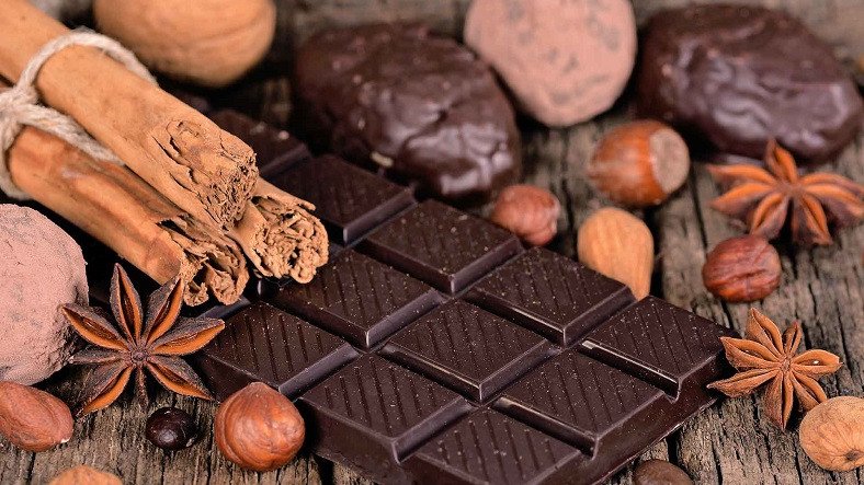 Yeni Bir Araştırmaya Göre Kahvaltıda ve Gece Saatlerinde Çikolata Tüketmek Sağlığa Faydalı