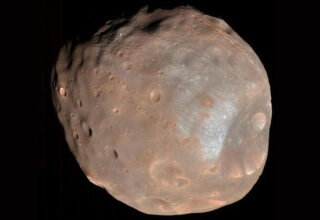 NASA, Mars’ın Doğal Uydusu ‘Phobos’un Patatesten Ayırt Edemeyeceğiniz Bir Fotoğrafını Paylaştı