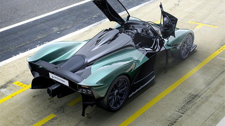 Aston Martin'in Asfalt Ağlatan Valkyrie Modeli Üstü Açılır Araba Oldu: Karşınızda Valkyrie Spider