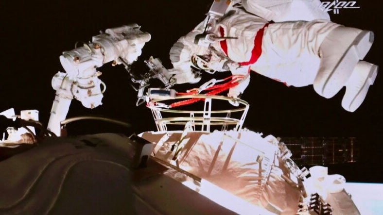 Çinli Astronotlar, Kendi İstasyonlarında İkinci Kez Uzay Yürüyüşü Yaptı