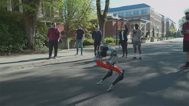 Dünyanın İlk İki Ayaklı Koşabilen Robotu Geliştirildi [Video]