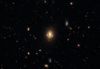 Hubble Teleskobu, Evrenin Derinliklerini Daha Net Görmeyi Sağlayan Bir ‘Einstein Yüzüğü’ Keşfetti
