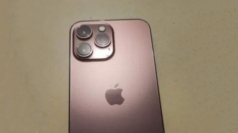 iPhone 13'ün Şimdiye Kadarki En Net Fotoğrafı Sızdırıldı: 'Rose Gold' Geri Dönüyor