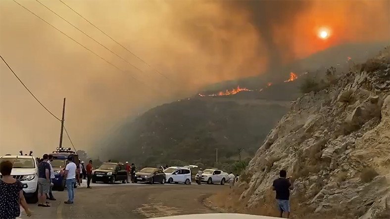 Muğla'daki Yangın ve Termik Santral Arasındaki Mesafe Korkutucu Derecede Azaldı [Video]